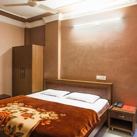 Hotel Novelty Jammu Esterno foto