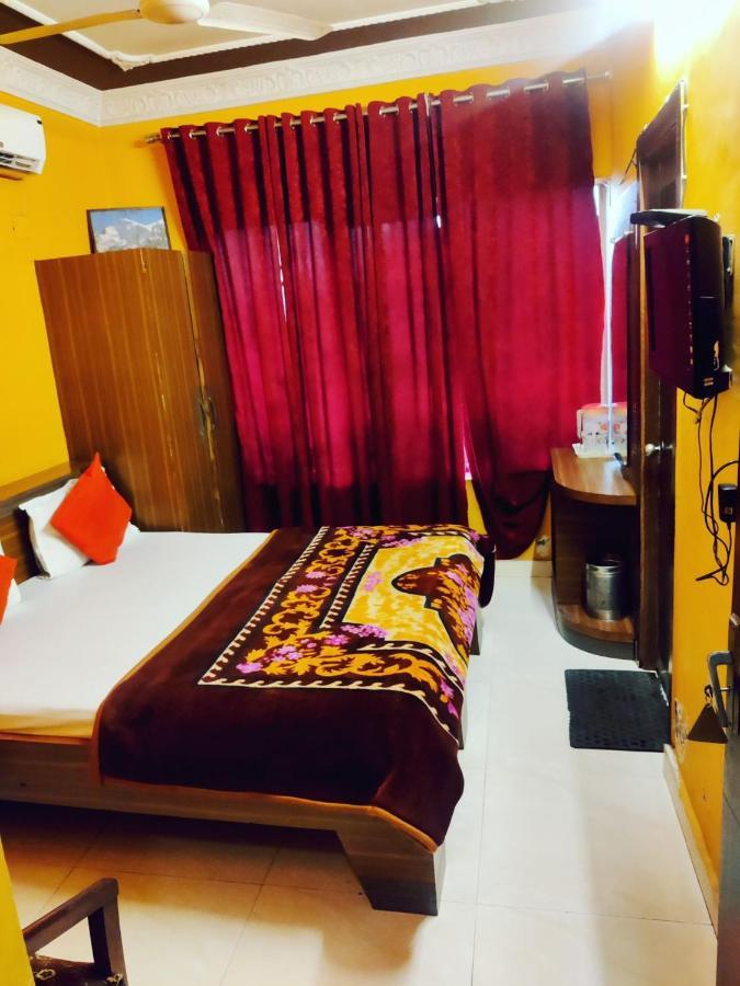 Hotel Novelty Jammu Esterno foto