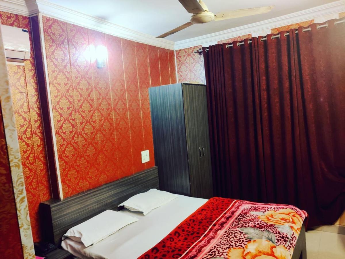 Hotel Novelty Jammu Esterno foto