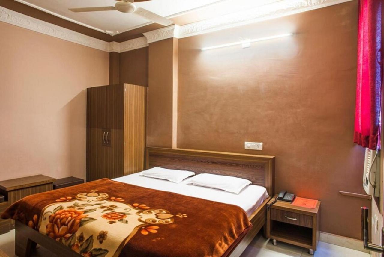 Hotel Novelty Jammu Esterno foto