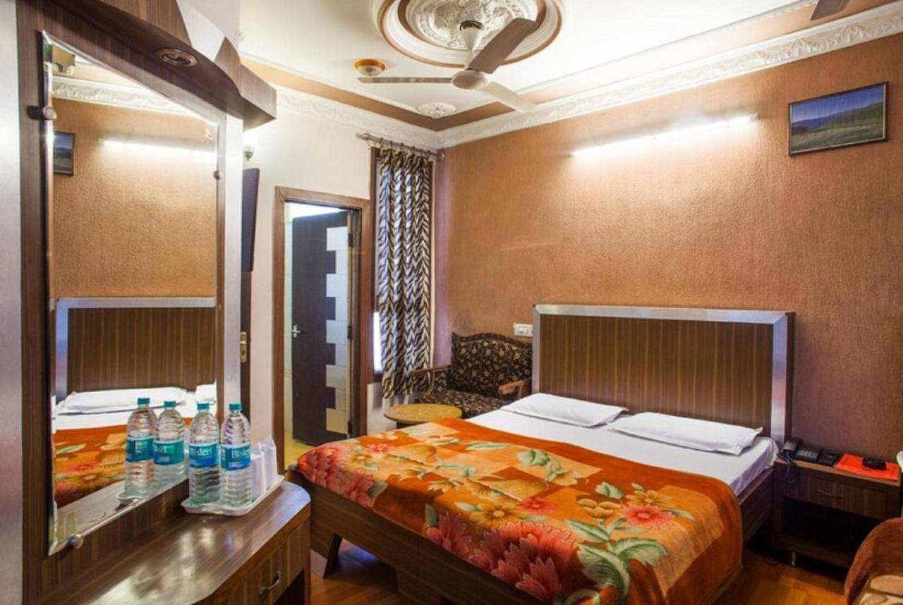 Hotel Novelty Jammu Esterno foto